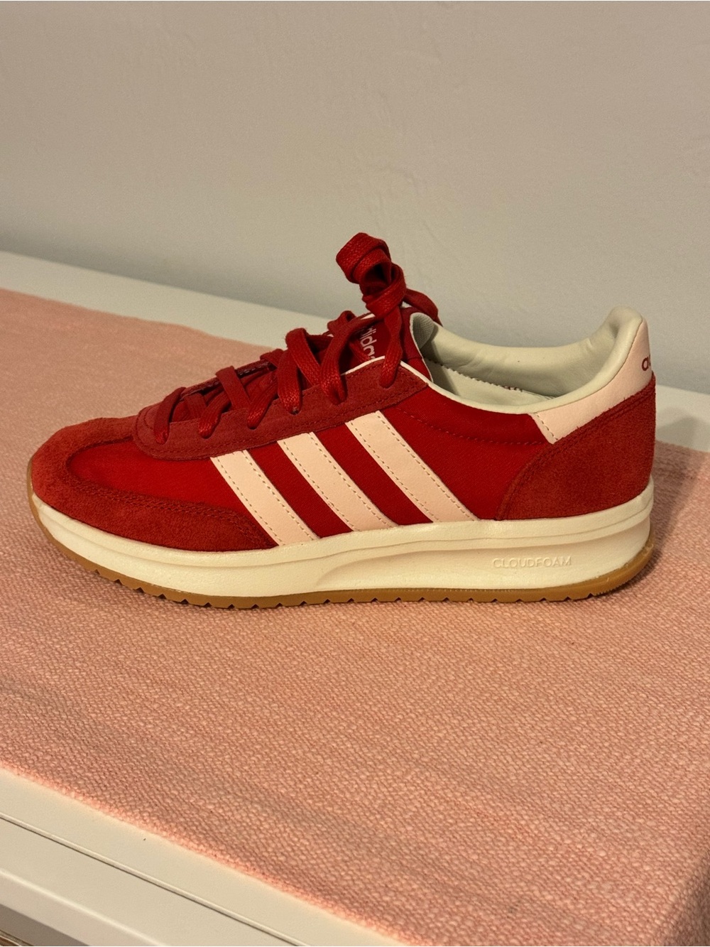 Adidas Run 70s 2.0 women’s sneakers worn once. Excellent condition - Picture 3 of 12